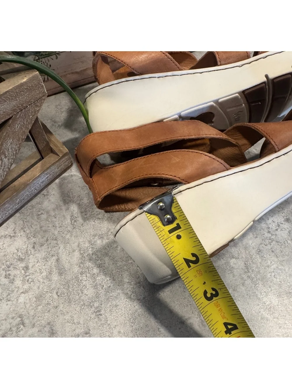 Born Women's Light Brown Leather Small Wedge Sandals, Size 9